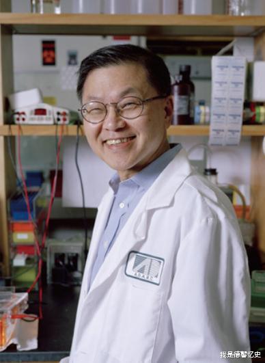 何大一|华裔专家创鸡尾酒疗法“打败艾滋病”,将专利技术1美元转让中国