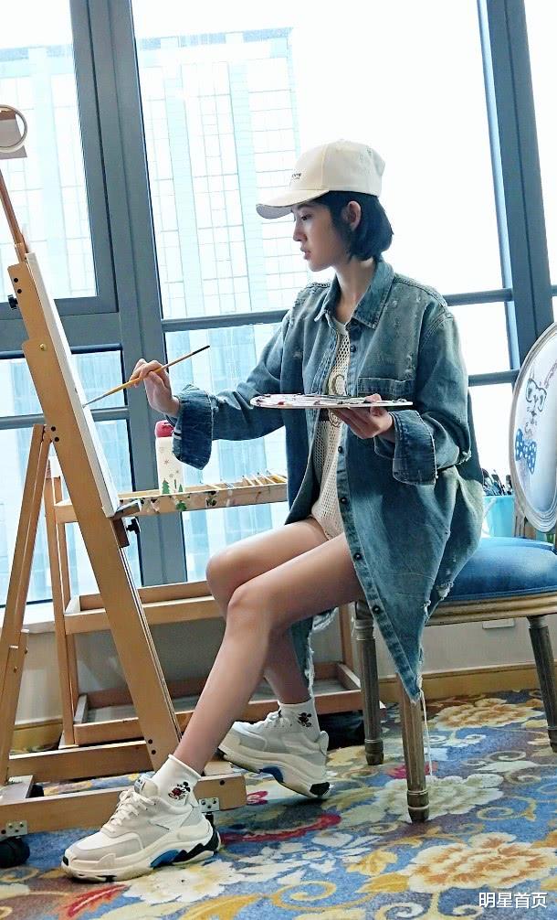 『唐艺昕』唐艺昕生孩子后堪比“整容”，失去十级PS的腿型，女生都看懵了