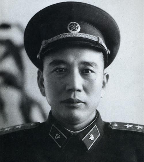 王震|将军佩枪去见主席，被警卫拦下，主席说此人除原子弹外带什么都行