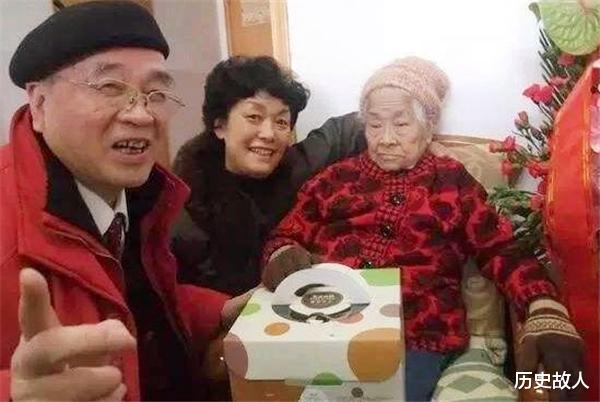 「罪证」女红军自幼习武,一双铁拳许世友都难挡,一生报国活到103岁