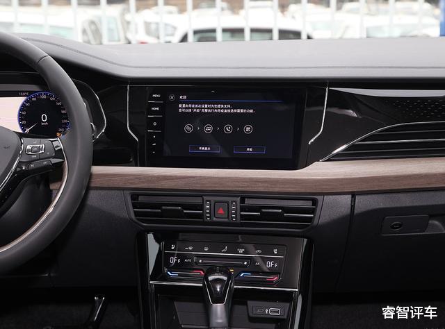 大众帕萨特|帕萨特销量跌入谷底，入门级跌至12万，大家都买雅阁凯美瑞