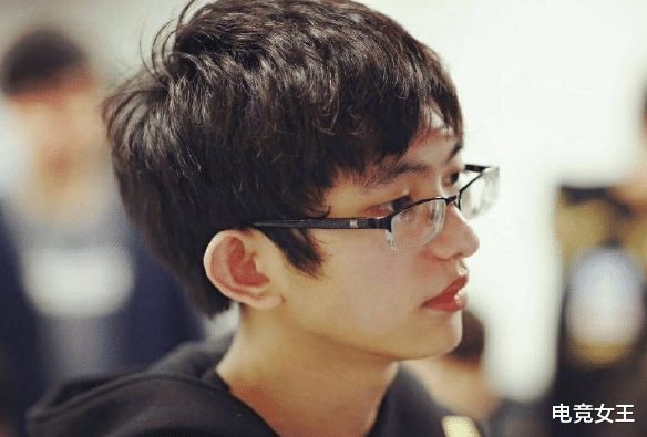 李炫君■LPL再起转会风波，网友曝出圣枪哥转会内幕，LNG这波做法让人生气