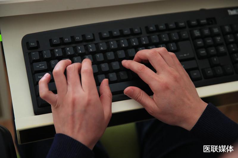 「肝脏」夜晚睡觉有这4个“问题”，多是糖尿病来袭了，得检查下血糖