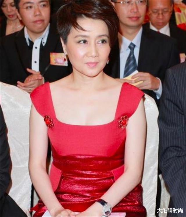 赌王@29岁嫁给68岁赌王何鸿燊,四姨太梁安琪,凭什么能独享赌王30年?