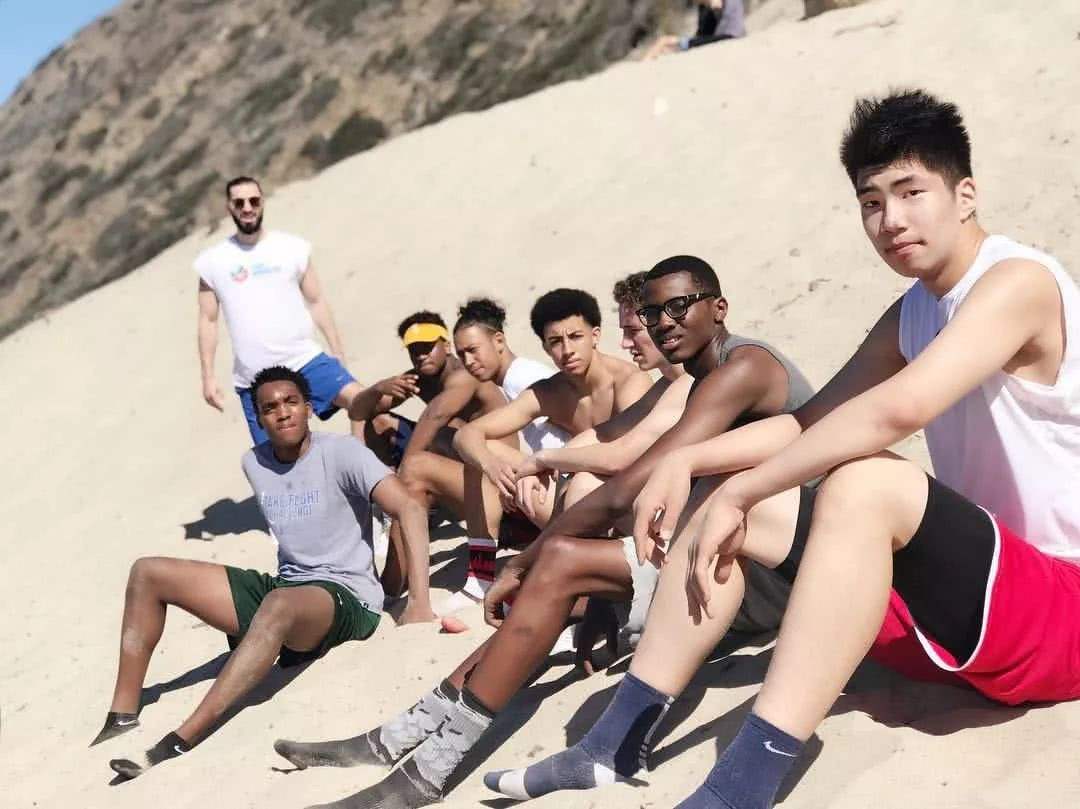 余嘉豪@中国男篮八大希望之星!李弘权闪耀加拿大,余嘉堪称布朗尼的大腿