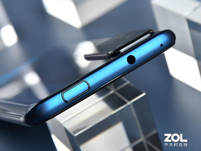 「王宝强」荣耀X10售价1899元起 菱形纹理冲击感十足