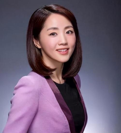 她是"气象一姐",在央视工作20多年未转正,隐婚多年生活幸福