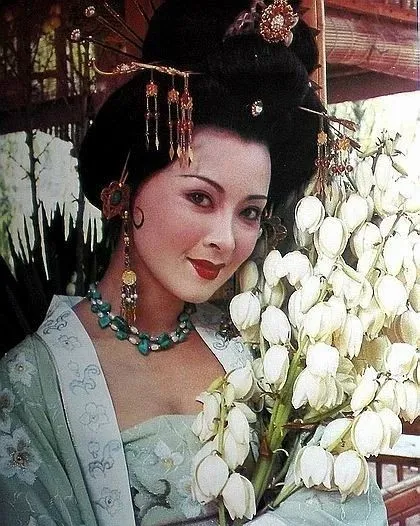 整容|00后高考完扎堆整容，中国的审美, 什么时候沦落到靠整容脸来支撑了?