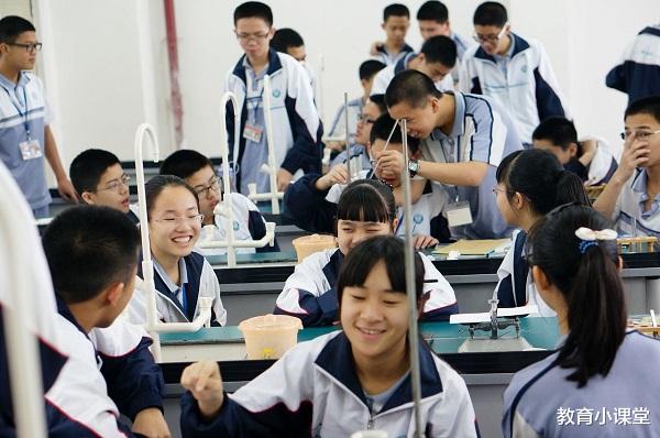 「求职」大学最“鸡肋”的4大专业，学的东西又多又杂，对找工作没一点用