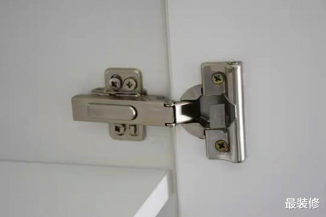 『』装修小白，看完这一份衣柜定制的7大要点，让你瞬间省下一半钱！