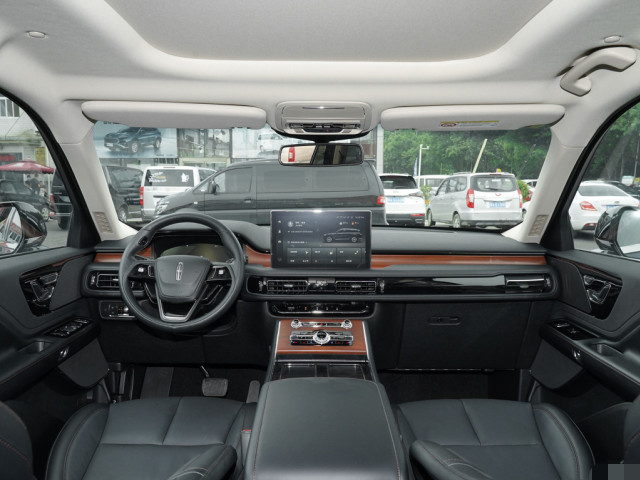 林肯飞行家|林肯飞行家配V6+10AT+四驱，6/7座随便选，这车不比宝马X5香？