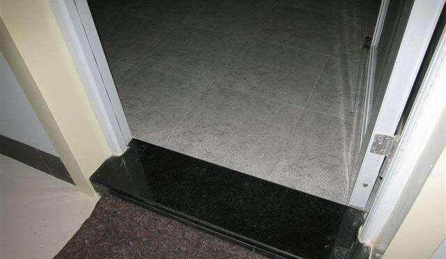 家门口万万不能有这种情况出现, 暗喻赶走财运, 有钱人都知道