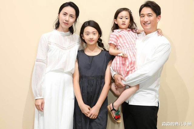 黄磊|黄磊三胎儿子初露脸，完美避开爸妈基因，颜值与俩姐姐相差颇大！