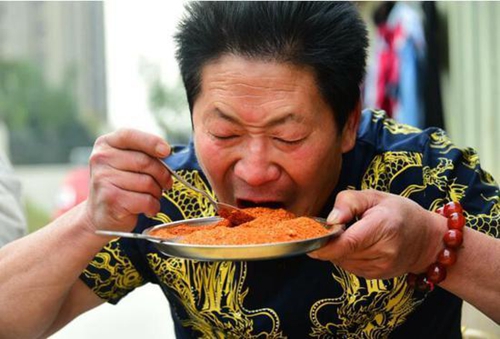辣椒|“辣王”李永志，一天能吃5斤辣椒配高度白酒，如今现状让人唏嘘