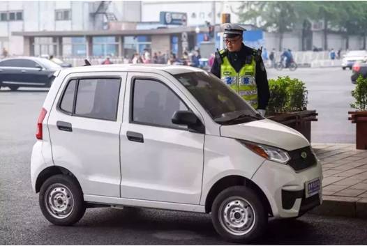 晨星说车 老年代步车又出“新规定”，一不小心就扣车罚款，交警：逃不掉