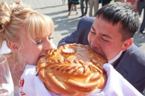 「胡萝卜」俄国人吃面包,美国吃面包,中国人吃面包,没有对比就没有伤害!