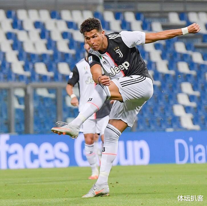 C罗|35岁C罗狂射10脚0进球，带球突破狼狈失误，当场怒吼发泄不满！