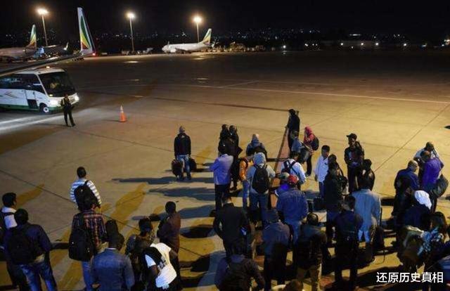 『美国』已经到了最危急时刻，在美国的400万中国人该怎么办呢？