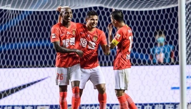 中超|全乱了！中超积分榜又发生变化，一队完成逆袭，鲁能实现目标