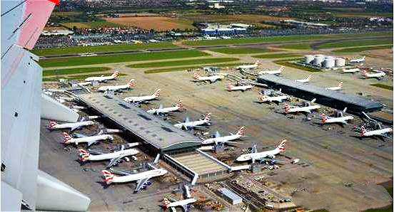 『小留学生』18万一张机票,挡不住1万五千名小留学生回国,网友:回来晚了!