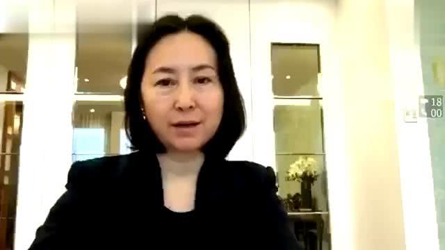 何超琼▲何超琼强忍丧父之痛憔悴现身会议，接下来她将在董事会与四太正面对决