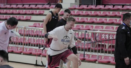 首钢集团|恭喜：首钢功勋外援将于本周归来，他的回归可助球队再获一波连胜