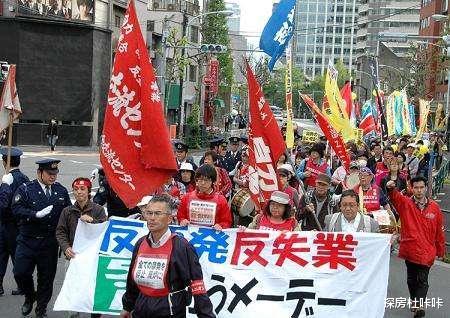 房地产泡沫一旦“破裂”，我们将会面临什么后果？内行人指出答案