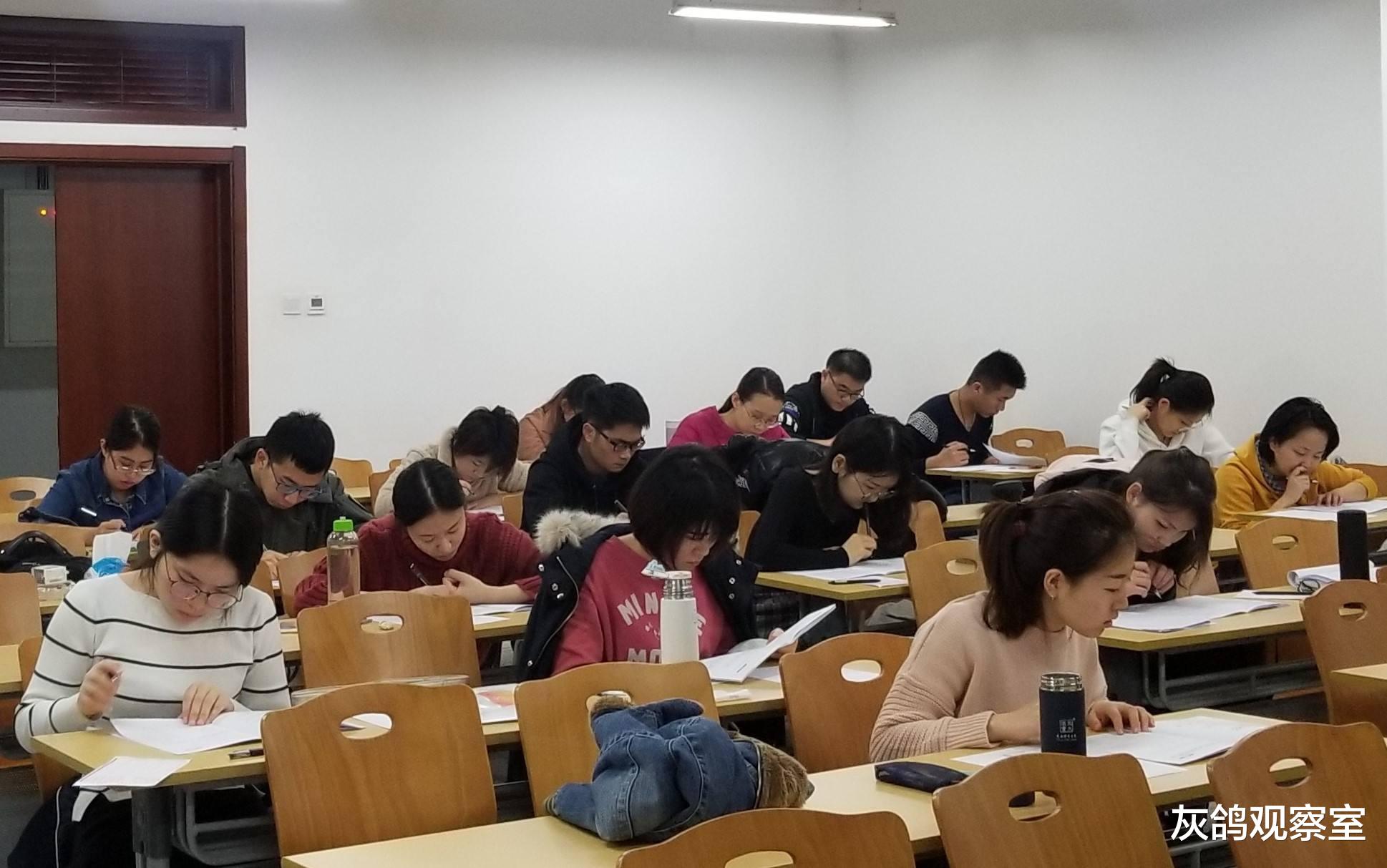 中公教育|老母给他3万块，他还母亲900亿，北大毕业21年，他干成了行业全球首富