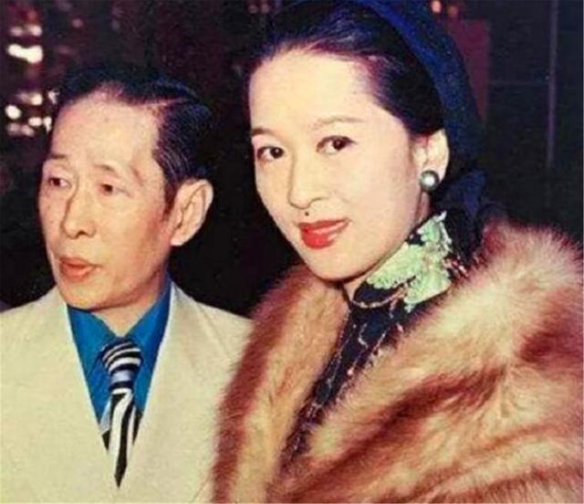 晓君侃史|17岁姑娘穿30年塑身衣，只为嫁入豪门，丈夫留下遗言，就分她一元