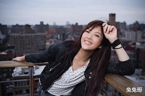 「卫兰」她曾被黎明力捧，乐坛大奖拿到手软，最后地位岌岌可危