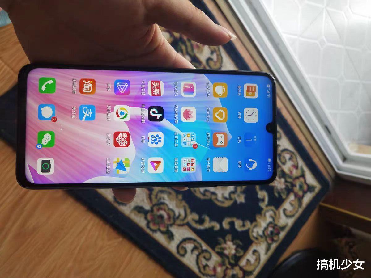 华为@华为最便宜的5G手机，90Hz+7纳米芯片，上市不到一个月跌至1599元