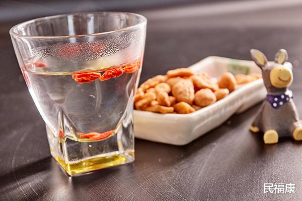 枸杞|坚持在睡前嚼几粒枸杞，30天以后，好事会陆续登上门，值得尝试