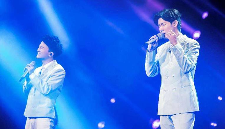 周深|最强辅助现身《明日之子》，拥有空灵嗓音的他，这次的惊喜是什么