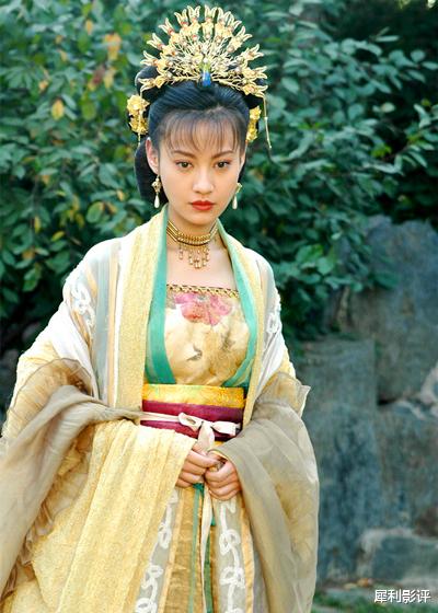 Angelababy|成龙5字预言成真：杨颖终于玩砸了，彻底沦为工具人