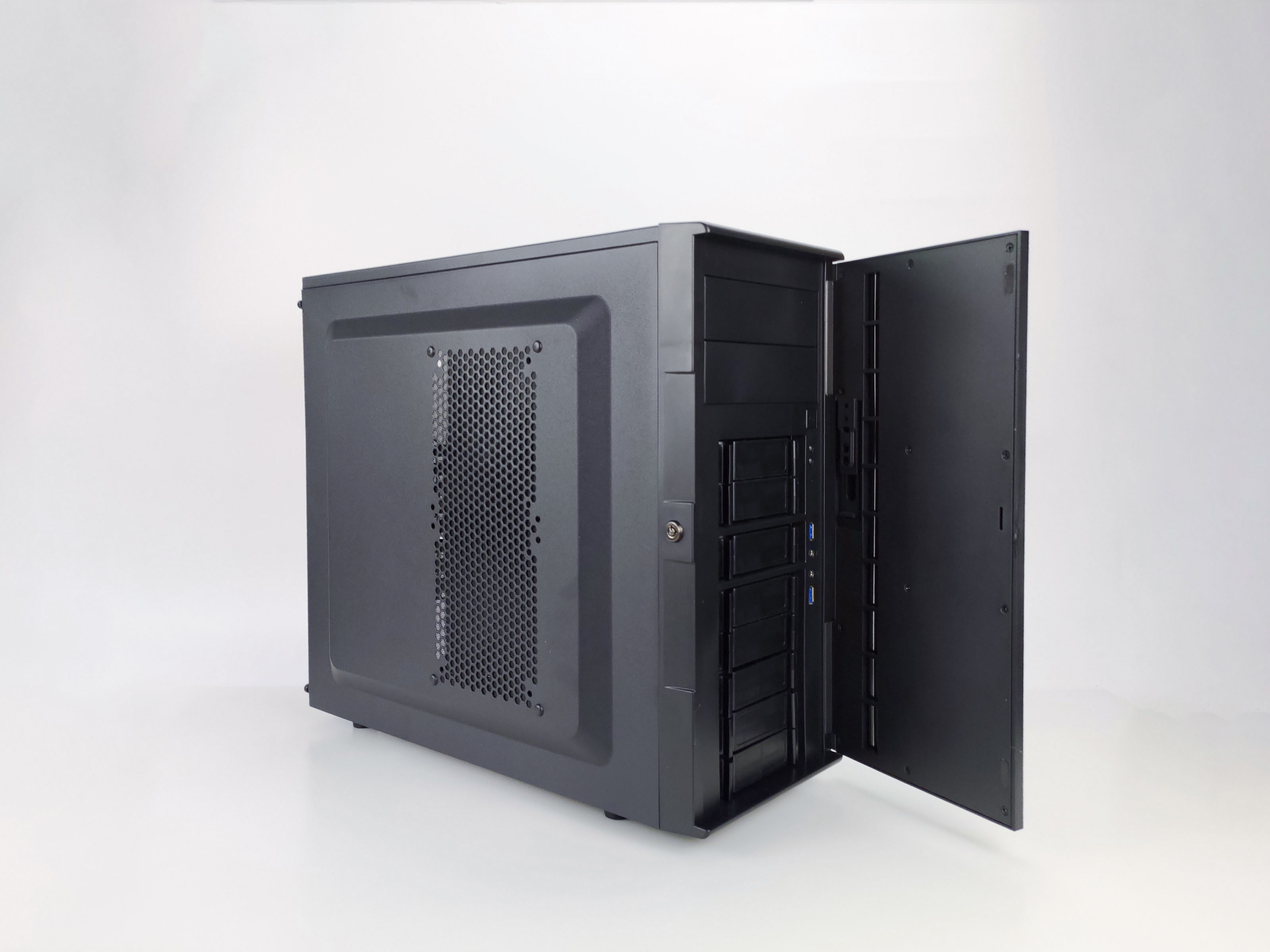 酷睿处理器|64TB超豪华别墅，银欣CS380黑威联通主机达成