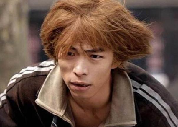 电影|有一种“整容”叫药神的黄毛，如今染回黑发，帅到认不出