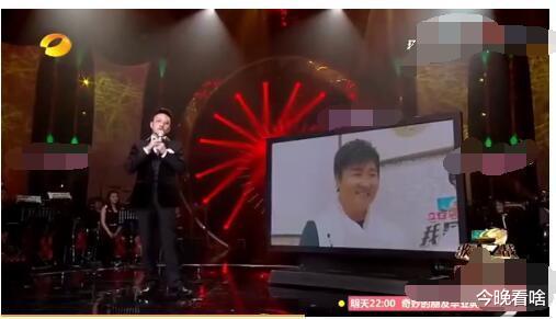 何炅▲歌王总决赛何炅主持被质疑失误太多！看了提词器才知道他多不容易