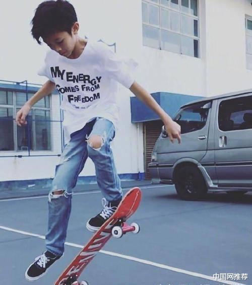 张智霖|张智霖分享儿子青春期恋爱趣事，坦言要让孩子学会如何去爱