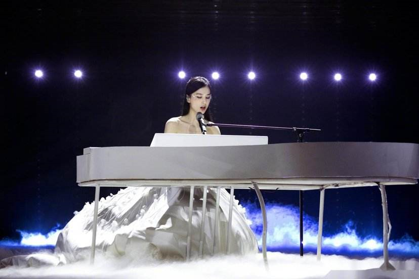 黄圣依▲《浪姐》蓝盈莹无视节目组规则，霸占黄圣依组房间，富二代开始发威！