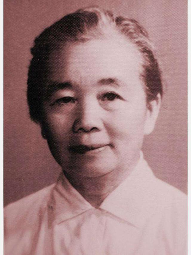 革命|红军唯一女将领，身怀六甲过草地，带出1大将5上将，却无缘授衔