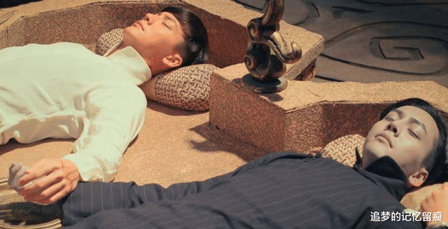 张起灵|老九门：张启山和张起灵的第一次见面，小哥是怎么知道佛爷的过往