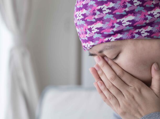 癌细胞|注意观察身体变化，当这4个症状到来时，很可能是癌变敲响的信号