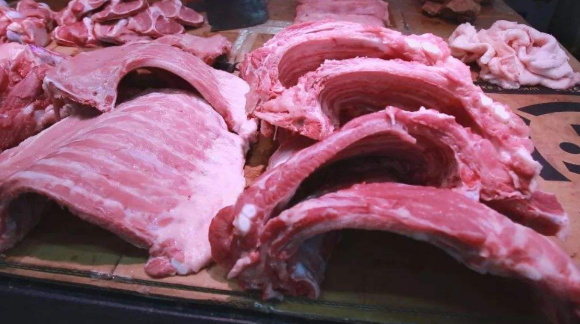 排骨|买排骨时,选“肉多”还是“肉少”的好?老板娘无意透露了底