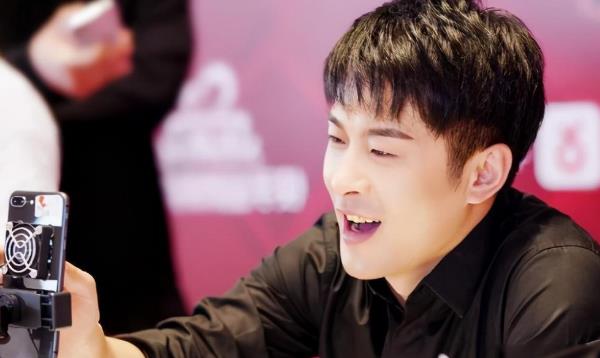 娱扒姬 辛巴燕窝事件后再翻车？猫妹妹带货麦片出问题，网友质疑缺斤少两