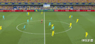 梅西▲梅西踢疯了！奔袭半场送助攻，把对手过掉2遍，巴萨主帅场边鼓掌！