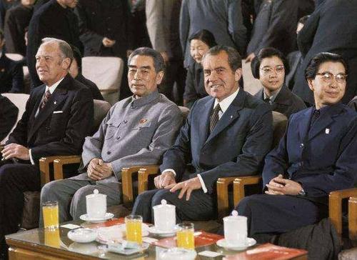 尼克松|尼克松访华,毛主席送了二两茶叶,周总理:这可是“半壁江山”