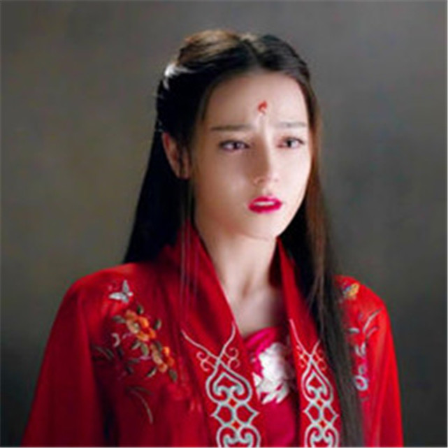 杨幂|被杨幂捧红的四大女星，迪丽热巴颜值仅排第二，第一名走红后就解约！
