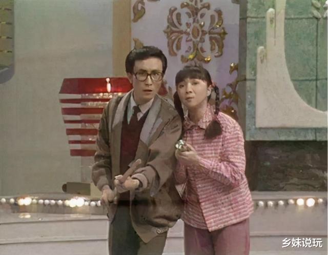 蔡明|“春晚钉子户”蔡明，一年痛失两位亲人，58岁在病床上哭成泪人