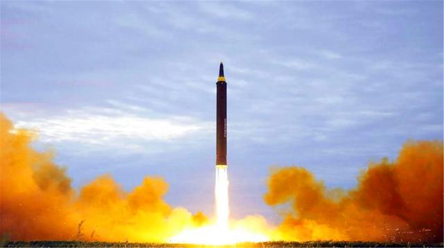 集束炸弹▲到底是什么武器这么恐怖?100多国联名请求销毁,中国拒绝签字