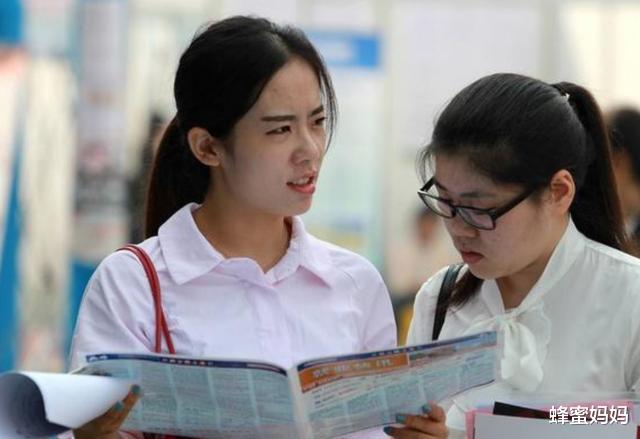 服装设计|大学里“最烧钱”的3个专业,学费贵难就业,家底再厚也耗不起